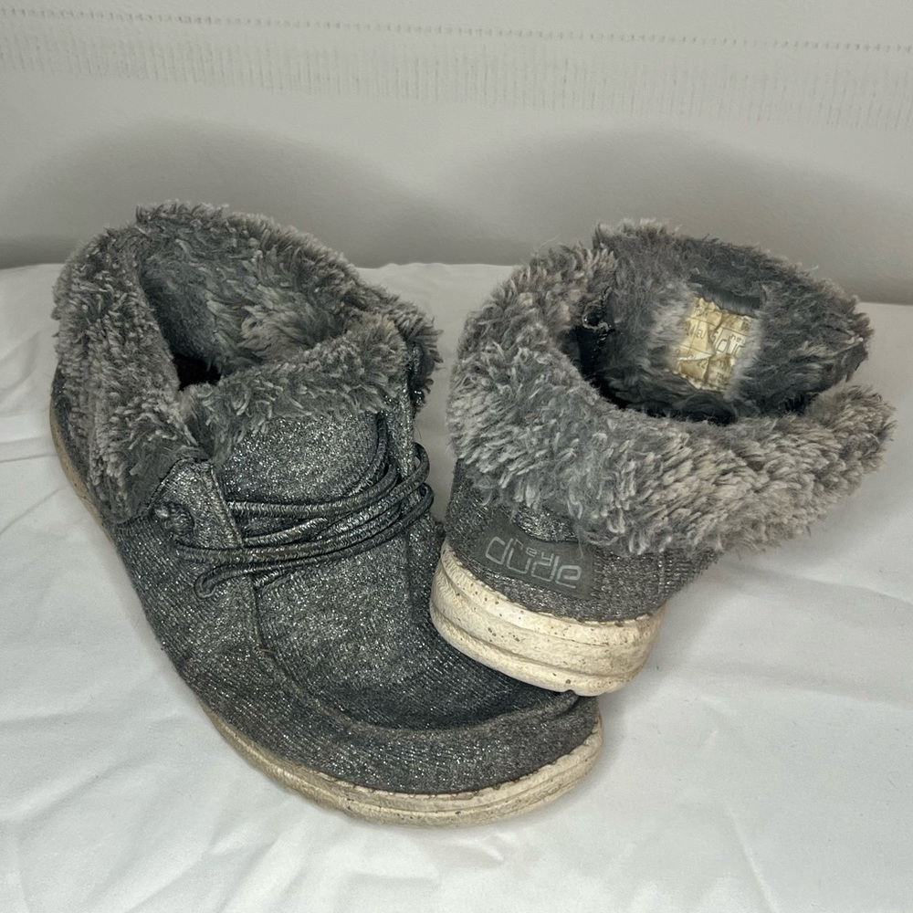 Kids fur lined Hey Dudes size 3